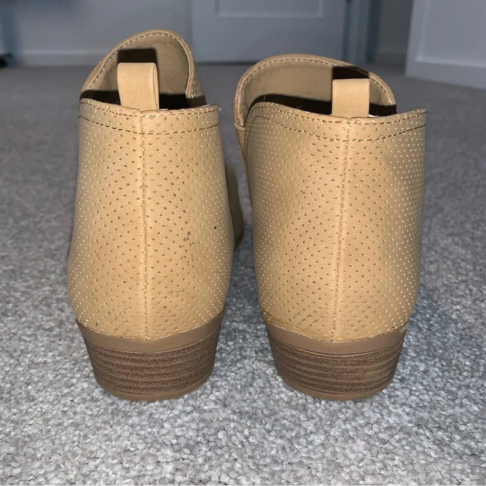 Rampage  Women’s  9.5  Tan  Textured  Ankle   Booties  Neutral  Suede  Casual